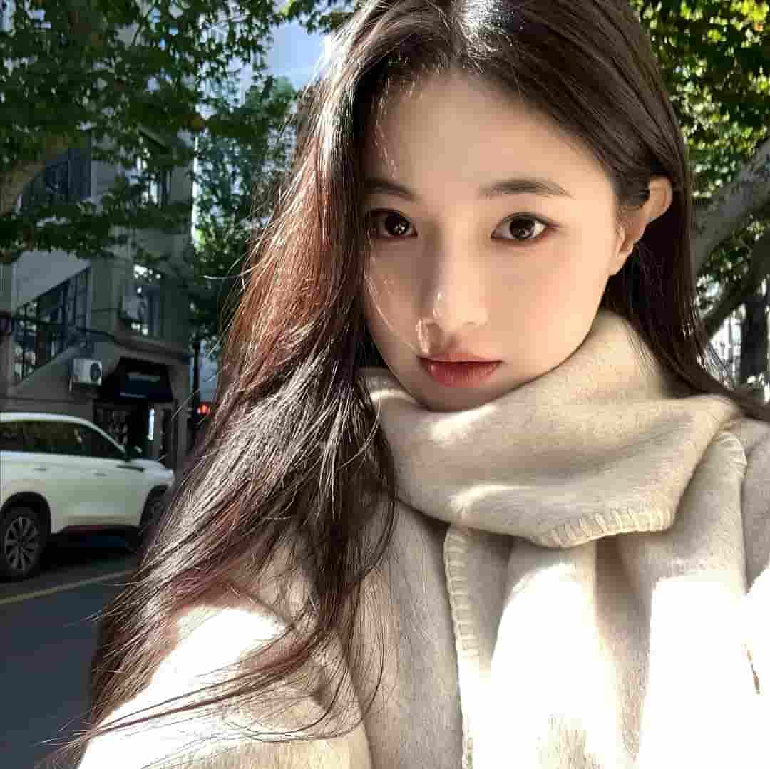 在上海怎么拿到商务模特经纪人的微信